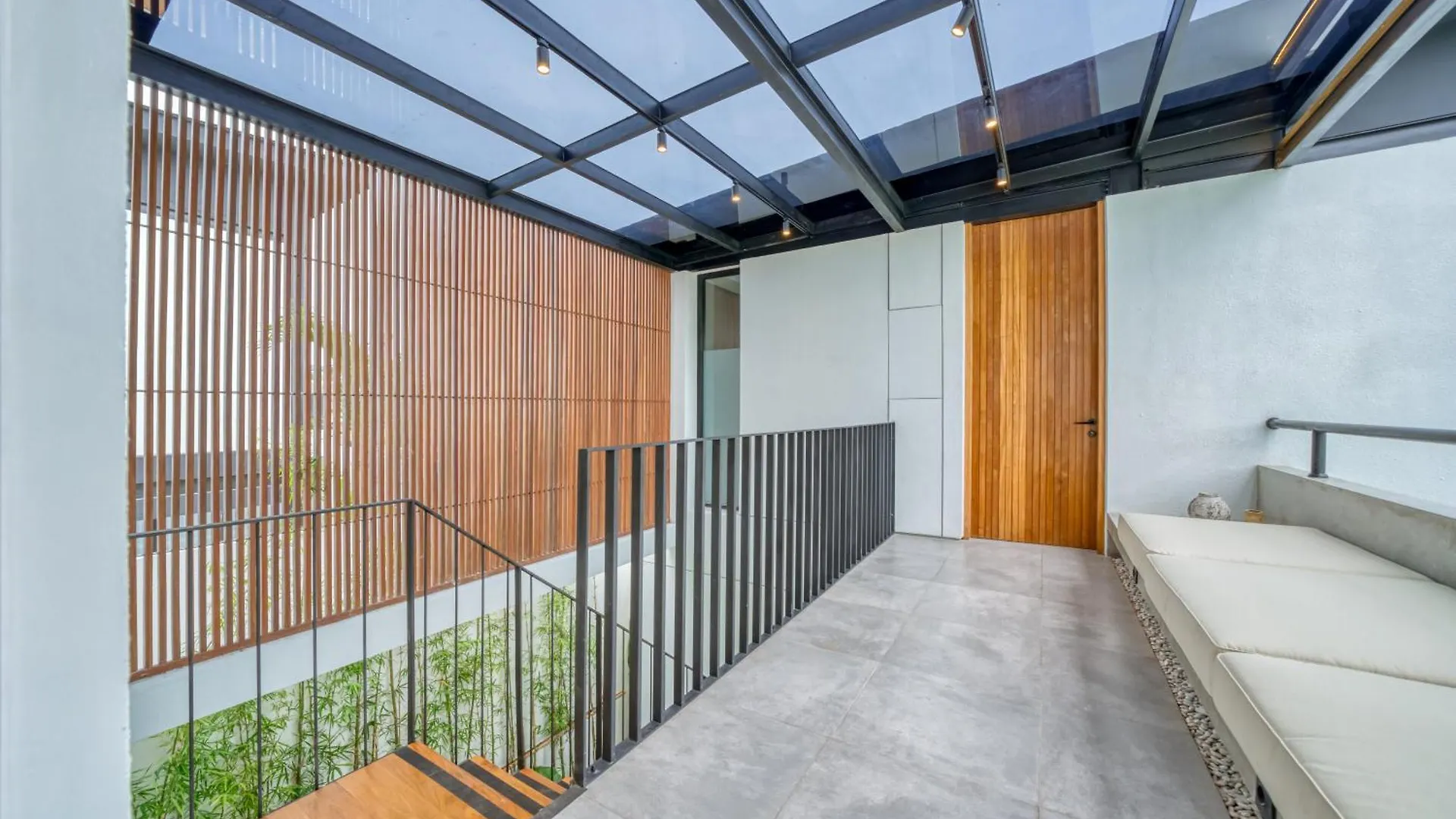 Luxury Industrial-Style 2Br Villa Kirma 2 Near The Beach Canggu   Canggu (Bali)