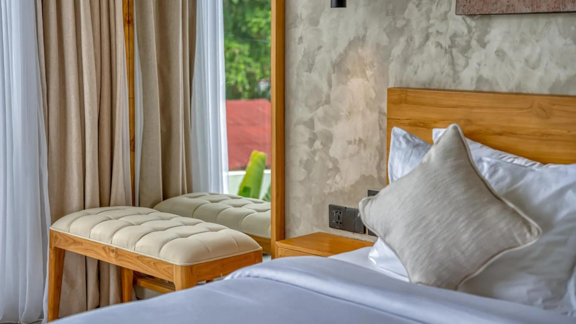 Luxury Industrial-Style 2Br Villa Kirma 2 Near The Beach Canggu  Canggu (Bali)