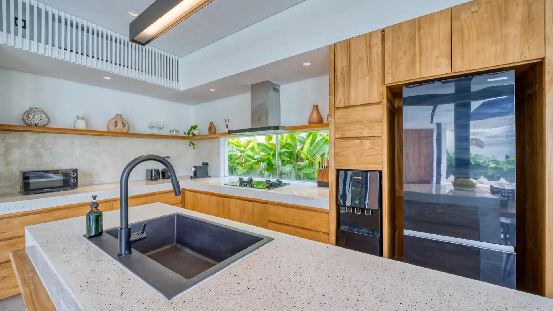 Luxury Industrial-Style 2Br Villa Kirma Near The Beach Canggu