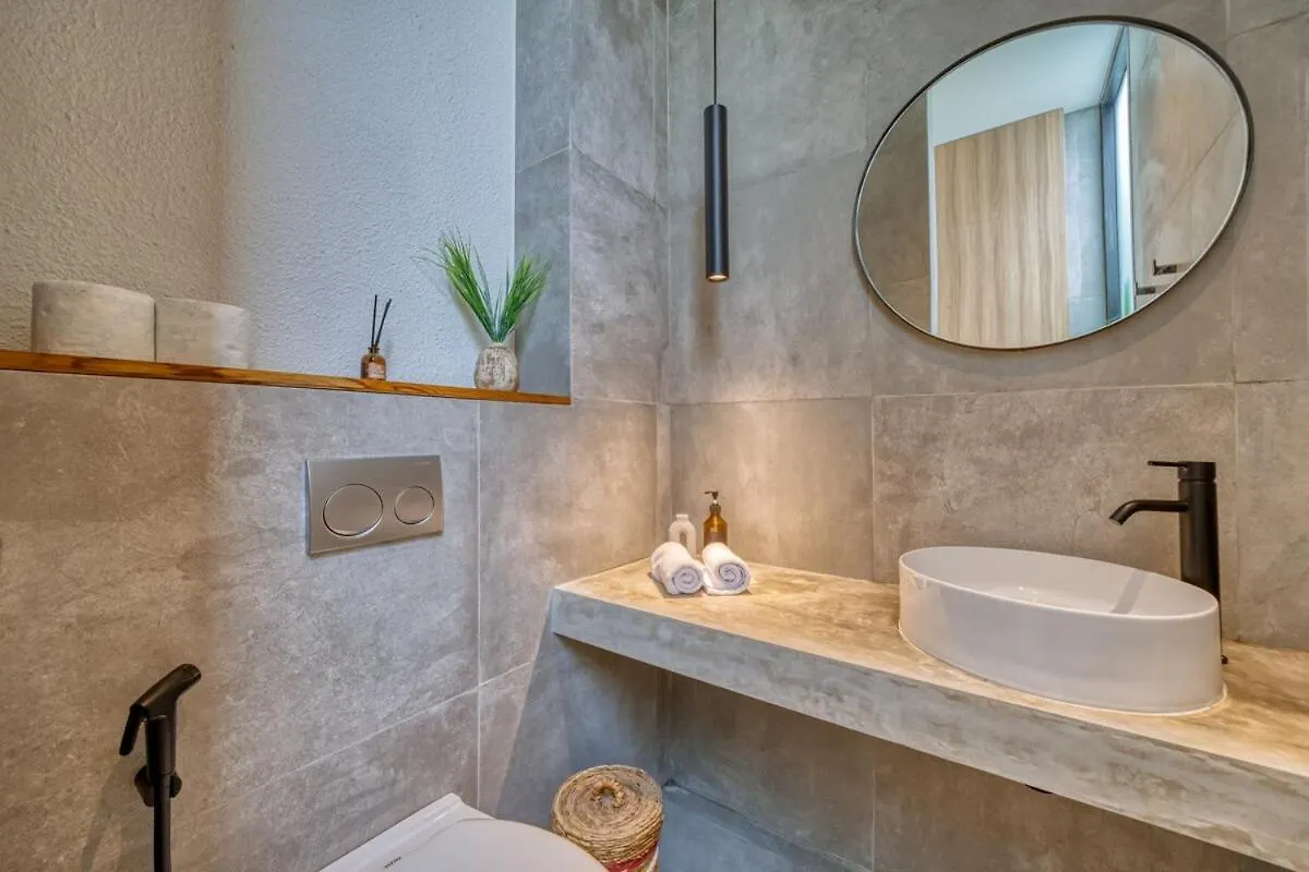 Luxury Industrial-Style 2Br Villa Kirma Near The Beach Canggu
