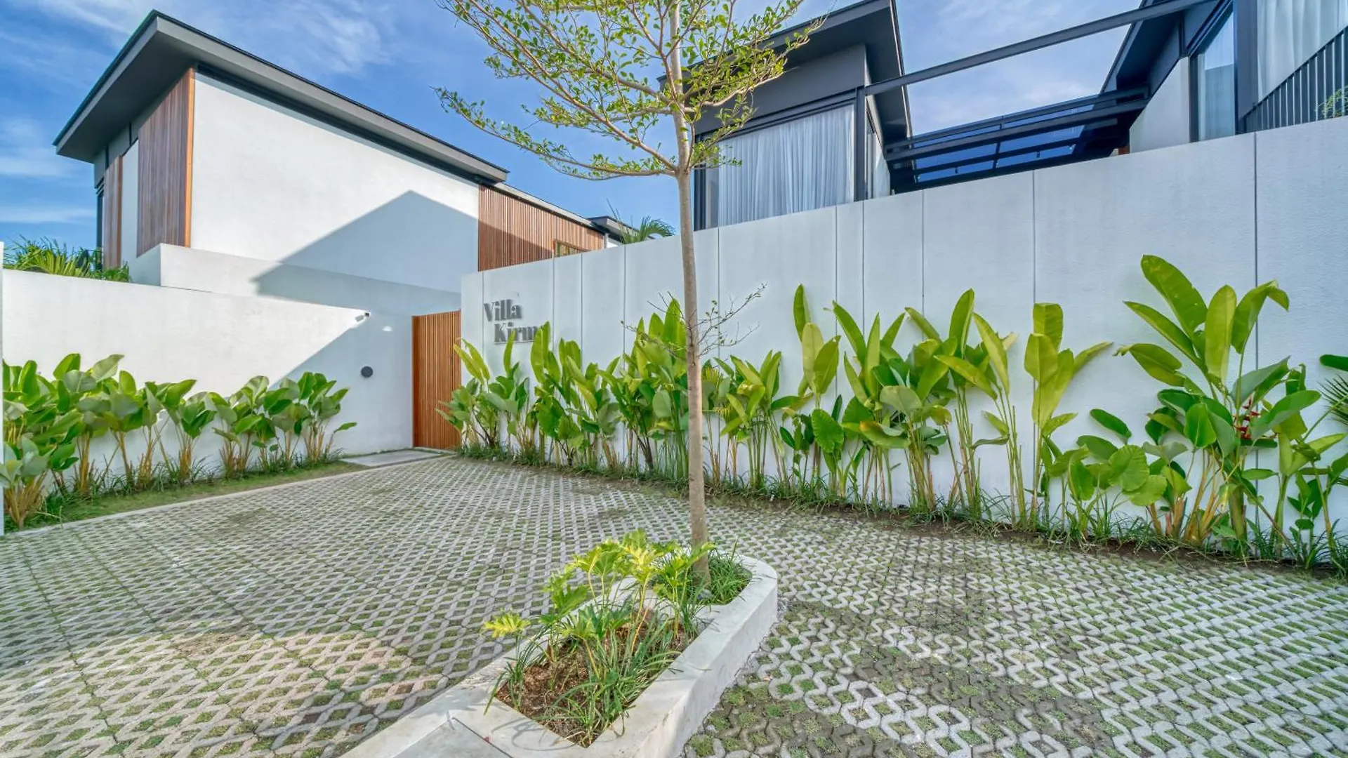 Luxury Industrial-Style 2Br Villa Kirma Near The Beach Canggu